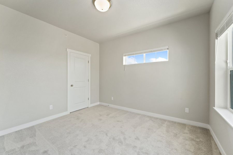 Spacious, unfurnished interior of a new home in The Lakes at Centerra, Loveland (Image 31).