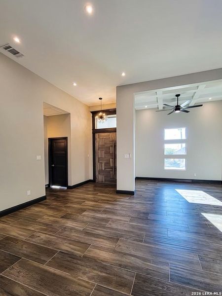 Spacious, unfurnished interior of a new home in , Eagle Pass (Image 23).