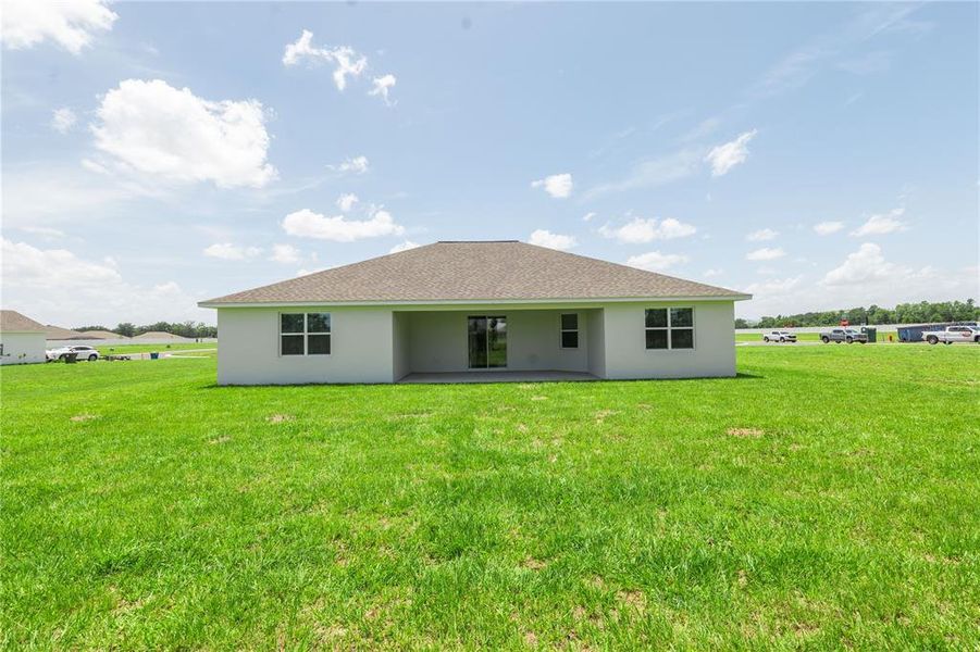 Exterior details and patio area of a home in , Bartow (Image 3).