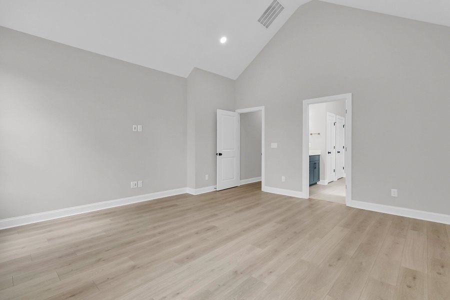 Spacious, unfurnished interior of a new home in Tidewater at Lakes of Cane Bay, Summerville (Image 14). Spacious, unfurnished interior of a new home in Tidewater at Lakes of Cane Bay, Summerville (Image 14).