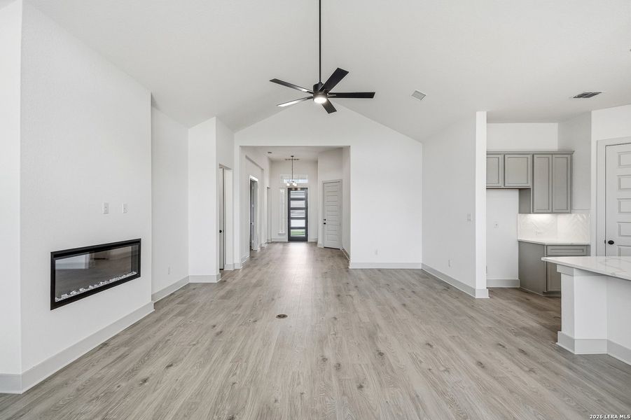 Spacious, unfurnished interior of a new home in Stillwater Ranch, San Antonio (Image 29).