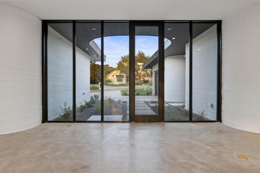 Spacious, unfurnished interior of a new home in Wimberley Springs, Wimberley (Image 28).