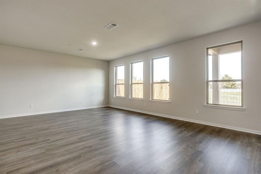 Spacious, unfurnished interior of a new home in , Mansfield (Image 18).
