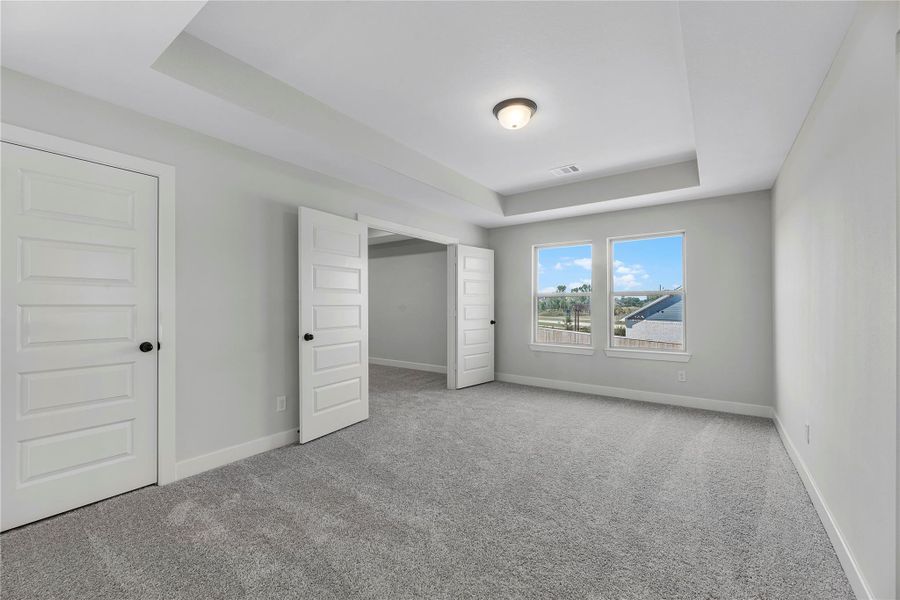 Spacious, unfurnished interior of a new home in Fulshear Lakes - 60', Fulshear (Image 10). Spacious, unfurnished interior of a new home in Fulshear Lakes - 60', Fulshear (Image 10).