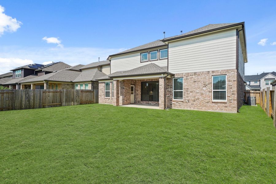 Exterior details and patio area of a home in Morton Creek Ranch, Katy (Image 12).