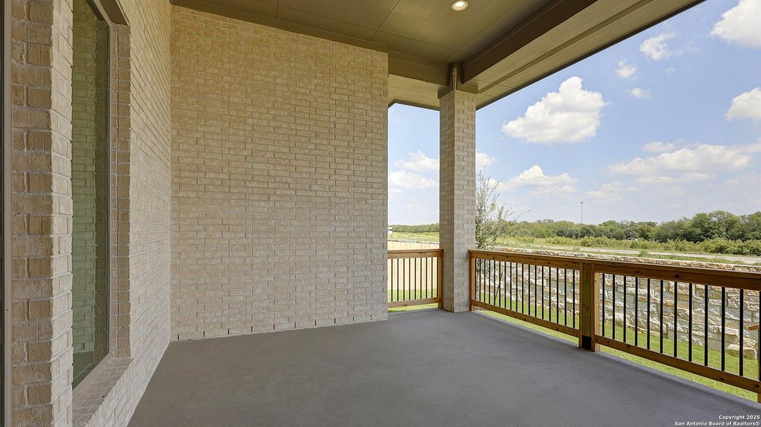 Exterior details and patio area of a home in Haby Hill 60', San Antonio (Image 25).