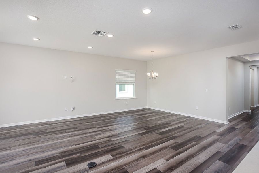 Spacious, unfurnished interior of a new home in Oakstone Farms, Leesburg (Image 41).