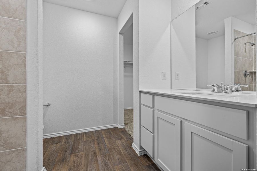 Furnished interior view inside a new home in Avenida, Converse (Image 8).