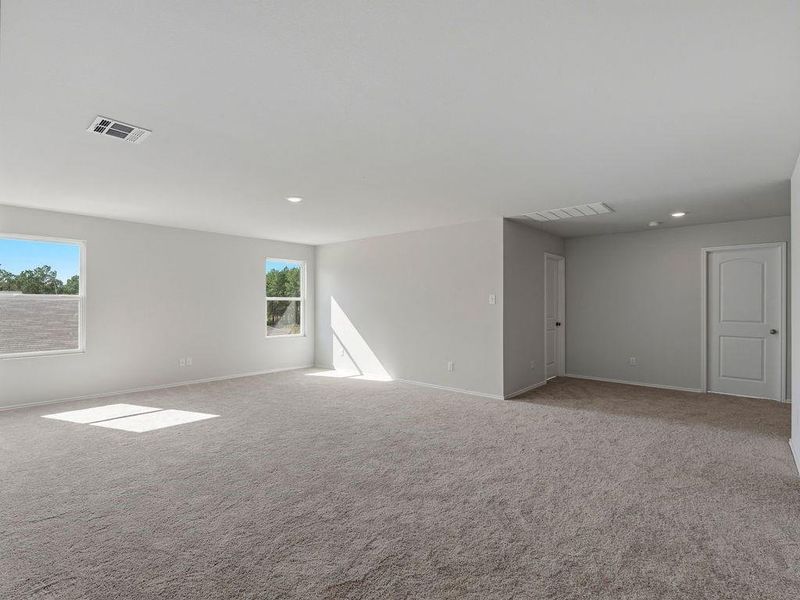Spacious, unfurnished interior of a new home in Shirey Forest - Branches, Lufkin (Image 10).