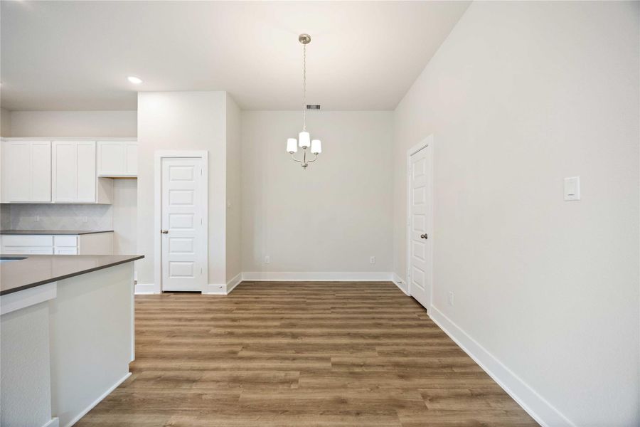 Spacious, unfurnished interior of a new home in Alicante, Houston (Image 19).