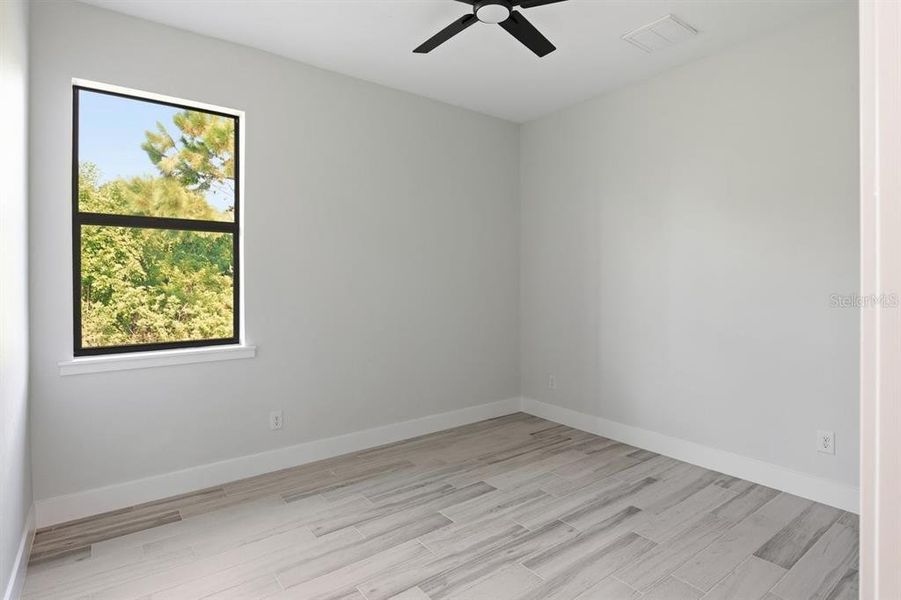 Spacious, unfurnished interior of a new home in , Englewood (Image 39).