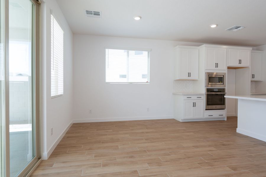 Spacious, unfurnished interior of a new home in Terraza, San Tan Valley (Image 9). Spacious, unfurnished interior of a new home in Terraza, San Tan Valley (Image 9).