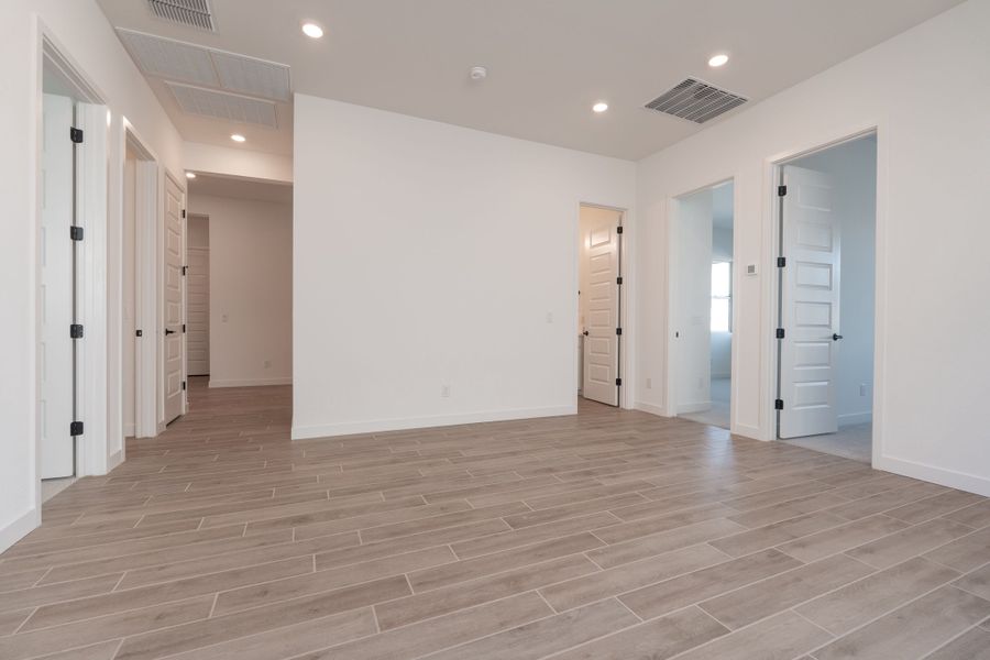 Spacious, unfurnished interior of a new home in Soleo, San Tan Valley (Image 10). Spacious, unfurnished interior of a new home in Soleo, San Tan Valley (Image 10).