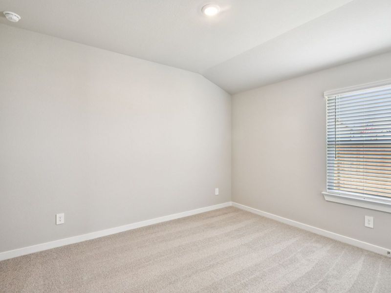 Spacious, unfurnished interior of a new home in Stewart's Ranch, Conroe (Image 14).