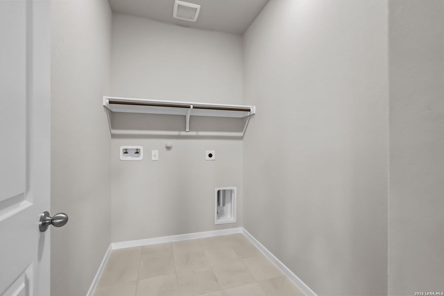 Spacious, unfurnished interior of a new home in Summerlin, San Antonio (Image 20).