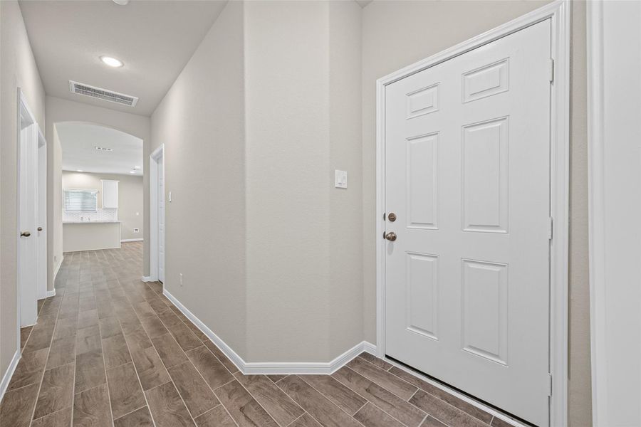 Spacious, unfurnished interior of a new home in Woodland Lakes, Huffman (Image 24).