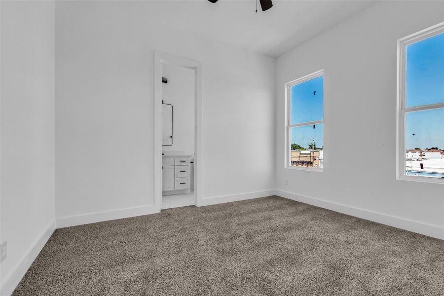 Transform this versatile secondarybedroom into your ideal space! Italready features a convenient tuband shower combo, offeringendless possibilities. Transform this versatile secondarybedroom into your ideal space! Italready features a convenient tuband shower combo, offeringendless possibilities.