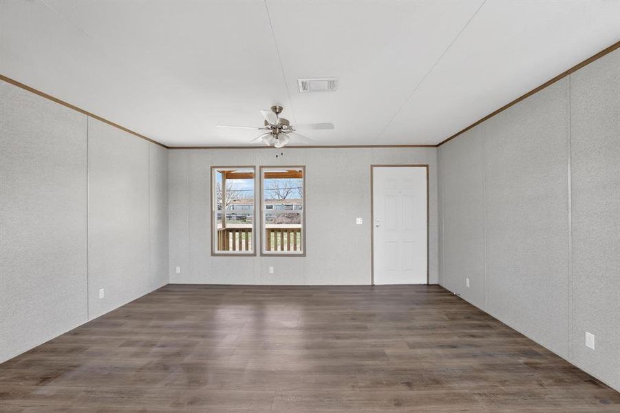 Spacious, unfurnished interior of a new home in , Aurora (Image 13).
