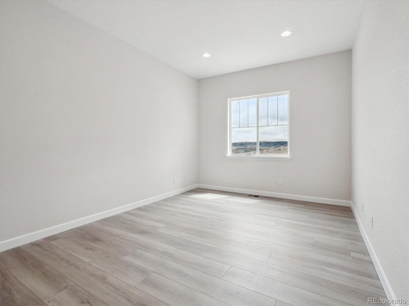 Spacious, unfurnished interior of a new home in Vista Pines at Crystal Valley, Castle Rock (Image 25).