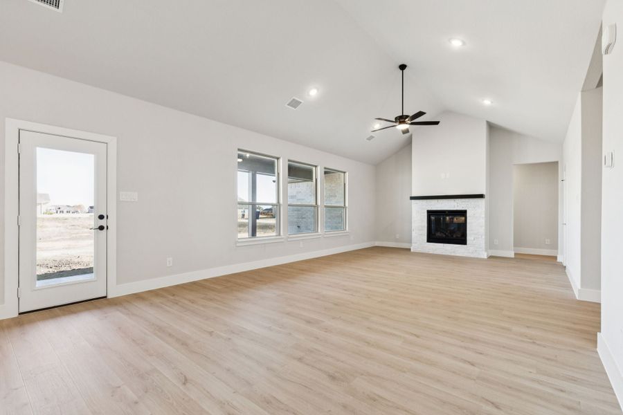 Spacious, unfurnished interior of a new home in Ellis Ranch Estates, Waxahachie (Image 13).
