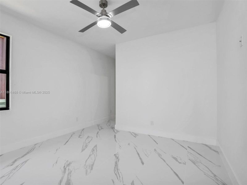 Spacious, unfurnished interior of a new home in , Cape Coral (Image 21).