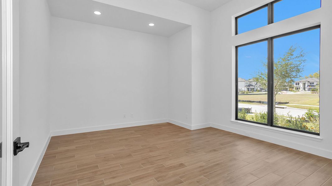 Spacious, unfurnished interior of a new home in Sienna 55' - Valencia, Missouri City (Image 10). Spacious, unfurnished interior of a new home in Sienna 55' - Valencia, Missouri City (Image 10).