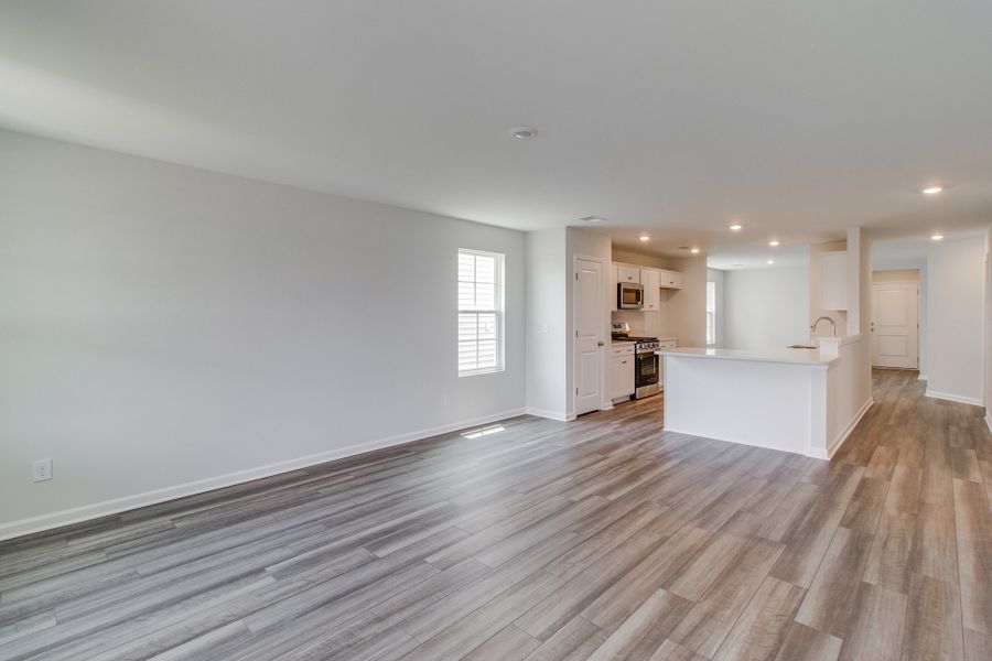 Spacious, unfurnished interior of a new home in Ellington, Elgin (Image 20).