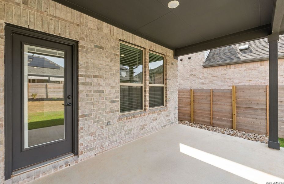 Exterior details and patio area of a home in Davis Ranch, San Antonio (Image 3).