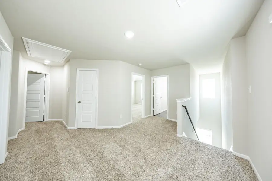 Spacious, unfurnished interior of a new home in Mackenzie Creek, Conroe (Image 8). Spacious, unfurnished interior of a new home in Mackenzie Creek, Conroe (Image 8).