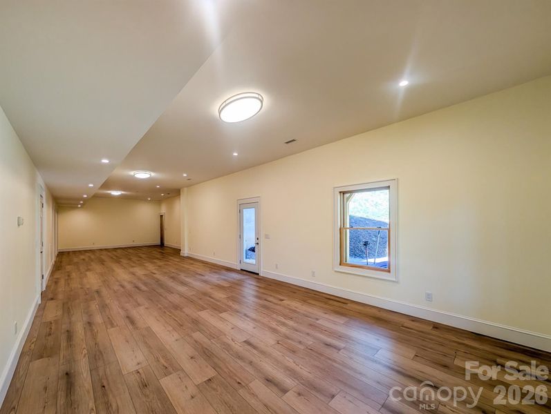 Spacious, unfurnished interior of a new home in , Burnsville (Image 25).