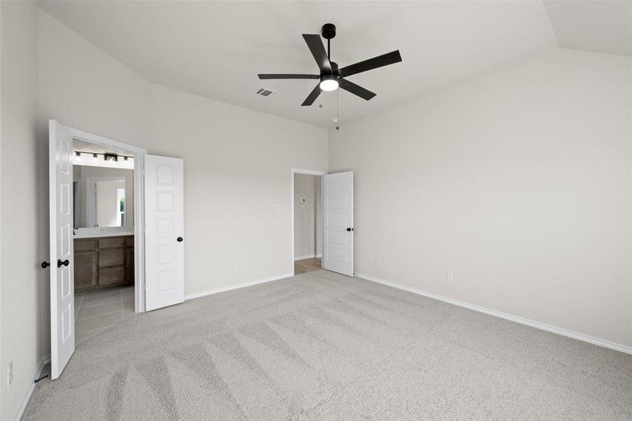 Spacious, unfurnished interior of a new home in Summer Crest, Fort Worth (Image 18).