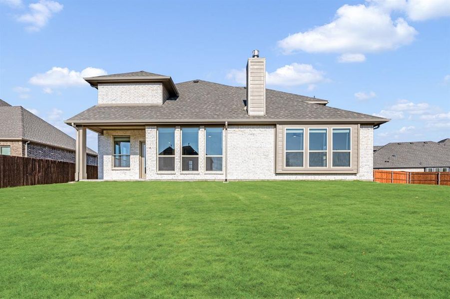 Exterior details and patio area of a home in Triple Diamond Ranch, Mansfield (Image 24).