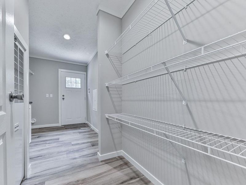 Spacious, unfurnished interior of a new home in , Jasper (Image 19).