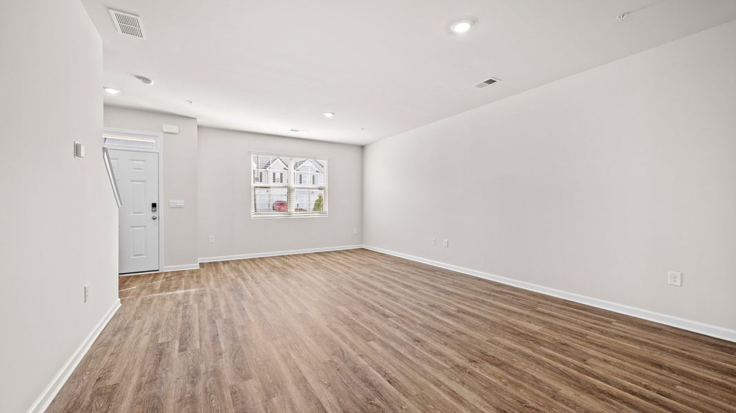 Spacious, unfurnished interior of a new home in Echo Glen, Stockbridge (Image 15).