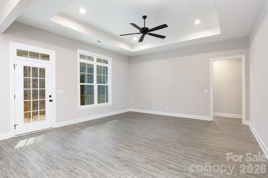 Access door leading to the back coverd porch. Access door leading to the back coverd porch.