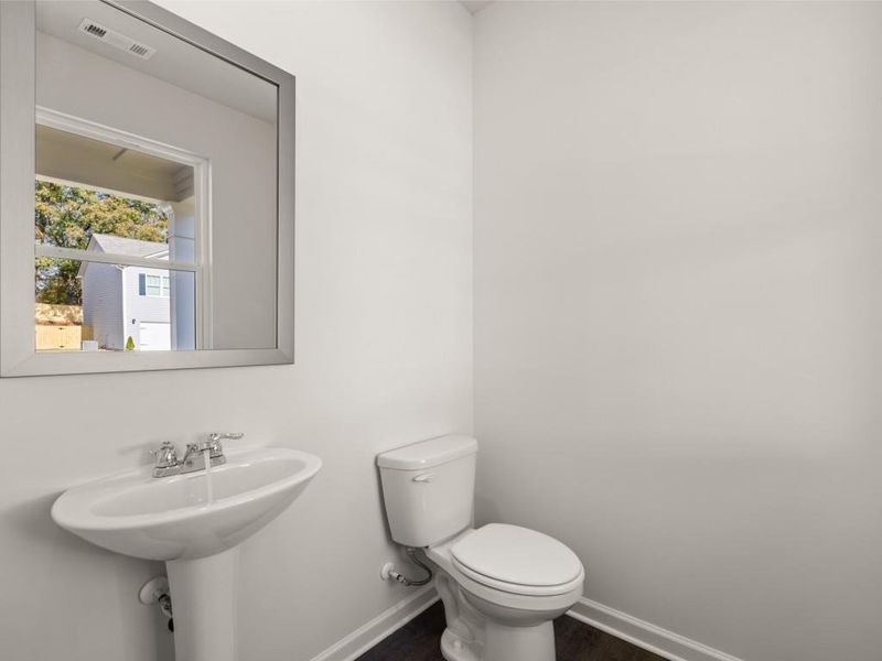 Spacious, unfurnished interior of a new home in Oaks at Cedar Grove, Fairburn (Image 25).