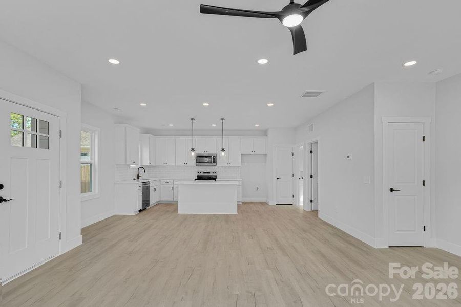 Spacious, unfurnished interior of a new home in , Gastonia (Image 9).