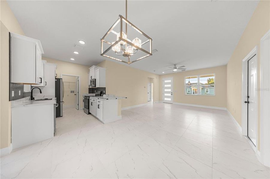 Spacious, unfurnished interior of a new home in , Belleview (Image 20).