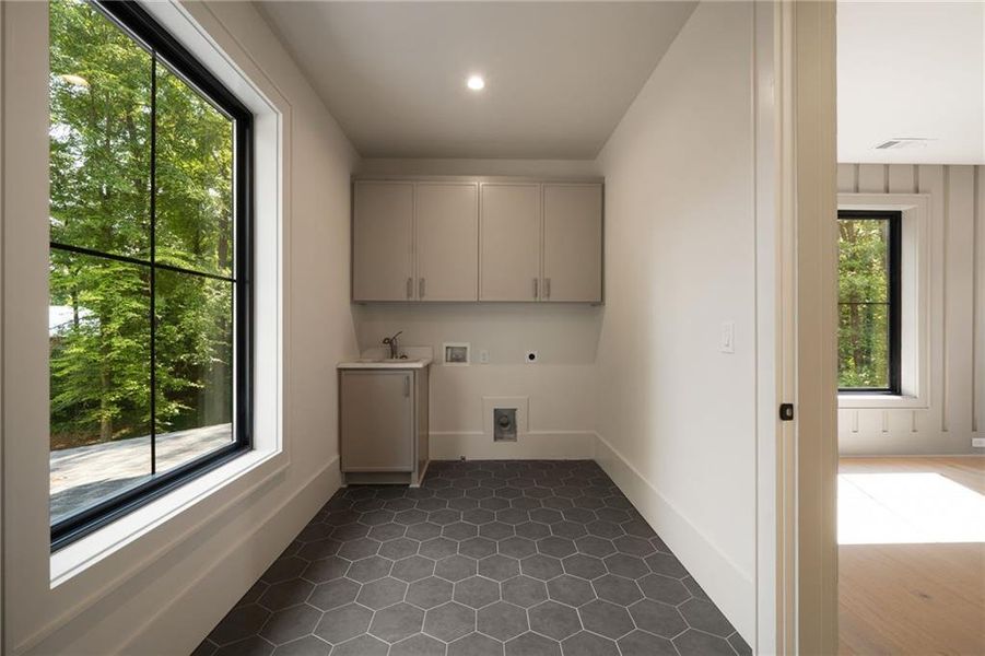 Spacious, unfurnished interior of a new home in , Roswell (Image 48).