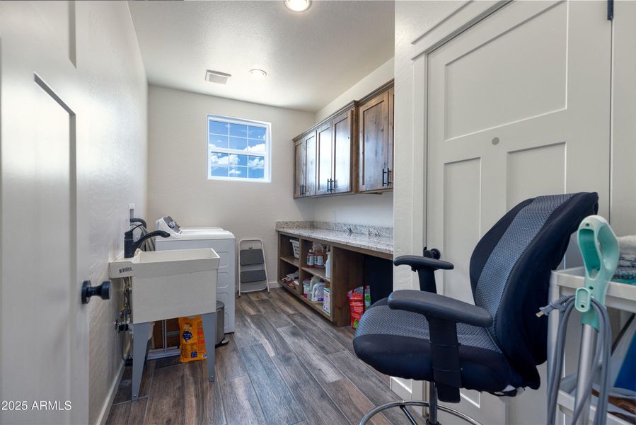 18 411 Hillcrest (35) 18 411 Hillcrest (35)