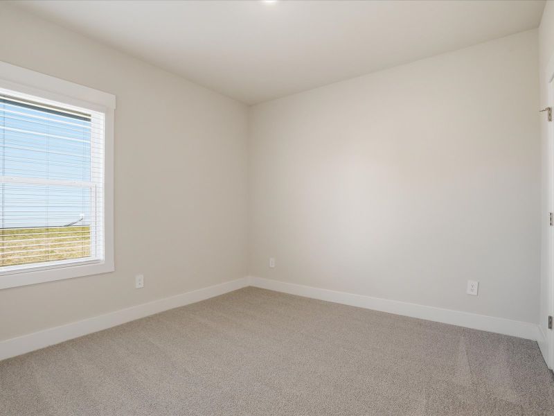 Spacious, unfurnished interior of a new home in Ashby Woods, Boiling Springs (Image 16).