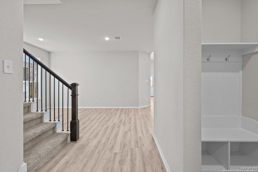 Spacious, unfurnished interior of a new home in Stillwater Ranch 45', San Antonio (Image 15). Spacious, unfurnished interior of a new home in Stillwater Ranch 45', San Antonio (Image 15).