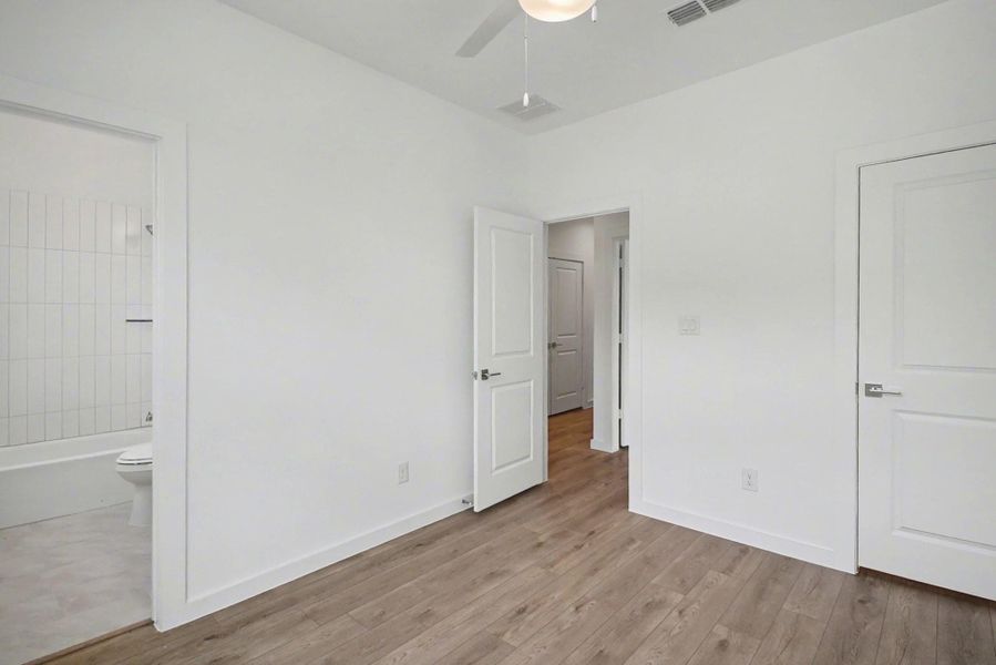 Spacious, unfurnished interior of a new home in , Houston (Image 11).