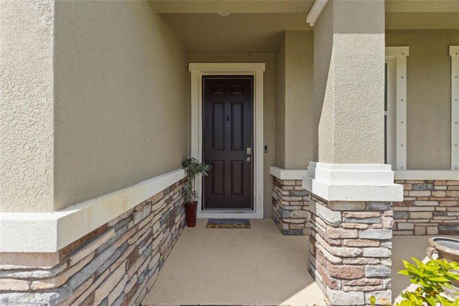 Exterior details and patio area of a home in Evergreen, Bradenton (Image 4).