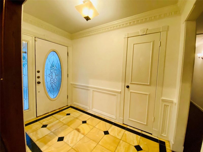 14216 - Interior entry