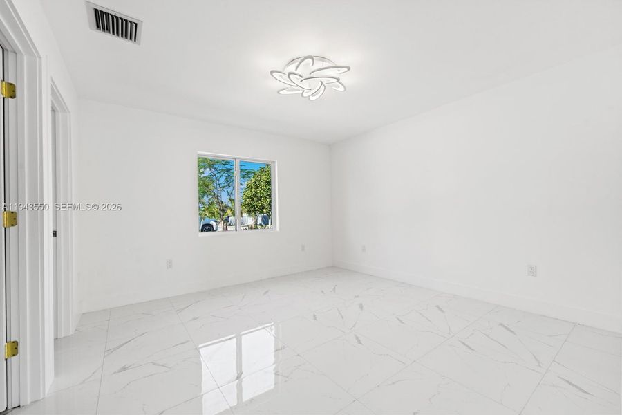 Spacious, unfurnished interior of a new home in , Florida City (Image 14).