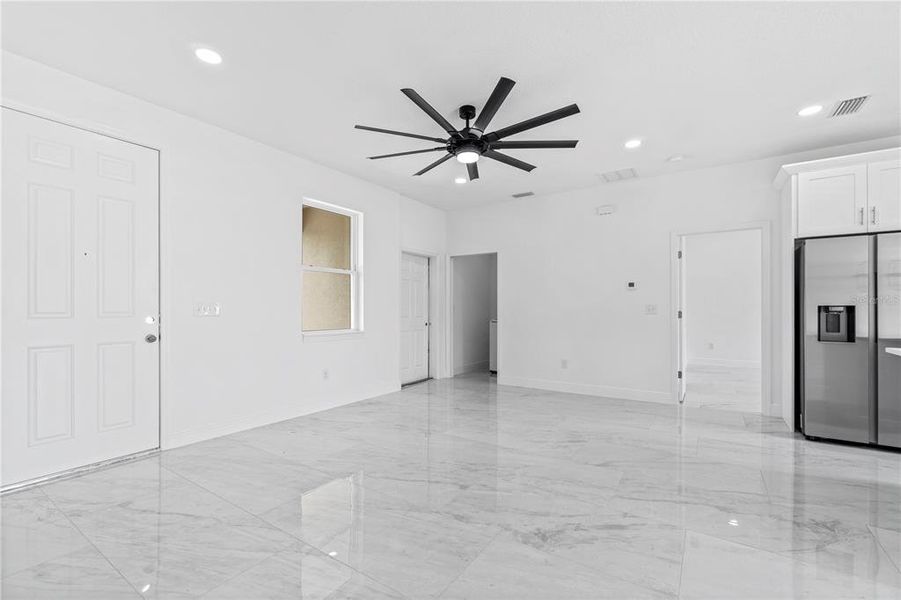 Spacious, unfurnished interior of a new home in , Dunnellon (Image 13).