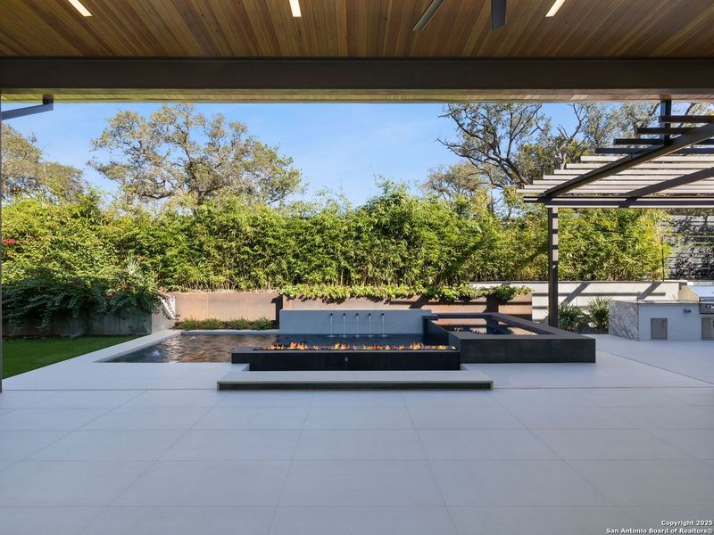 Exterior details and patio area of a home in , San Antonio (Image 38).