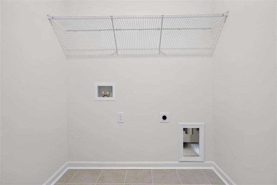 Spacious, unfurnished interior of a new home in , Athens (Image 33).