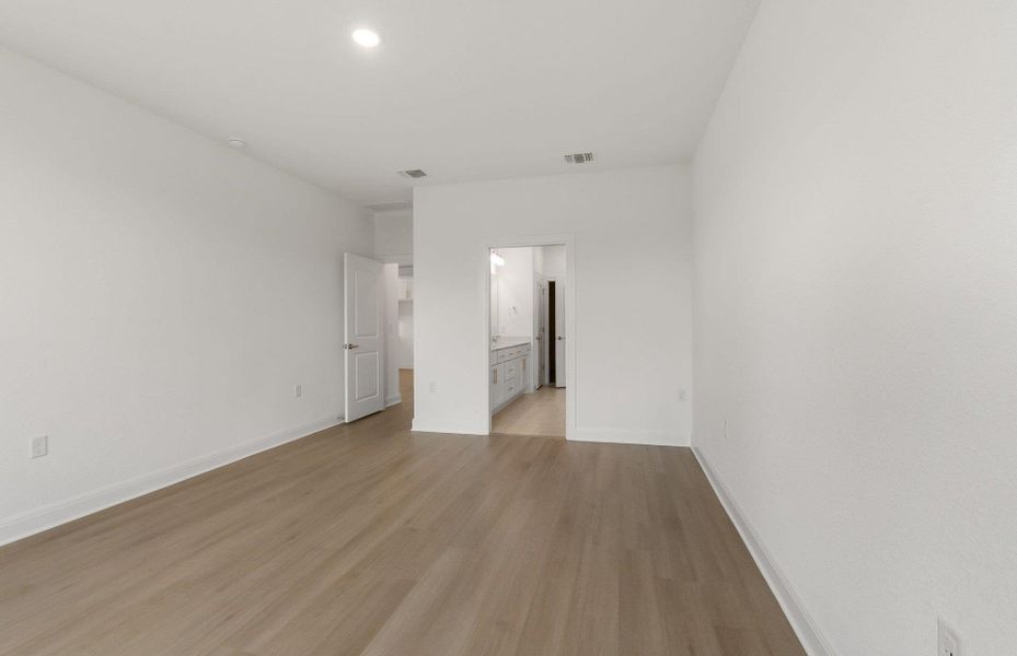 Spacious, unfurnished interior of a new home in Sun City Texas, Georgetown (Image 19). Spacious, unfurnished interior of a new home in Sun City Texas, Georgetown (Image 19).
